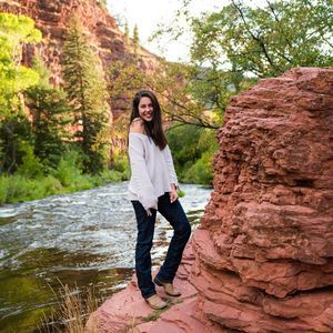 Meet your Posher, Caitlin